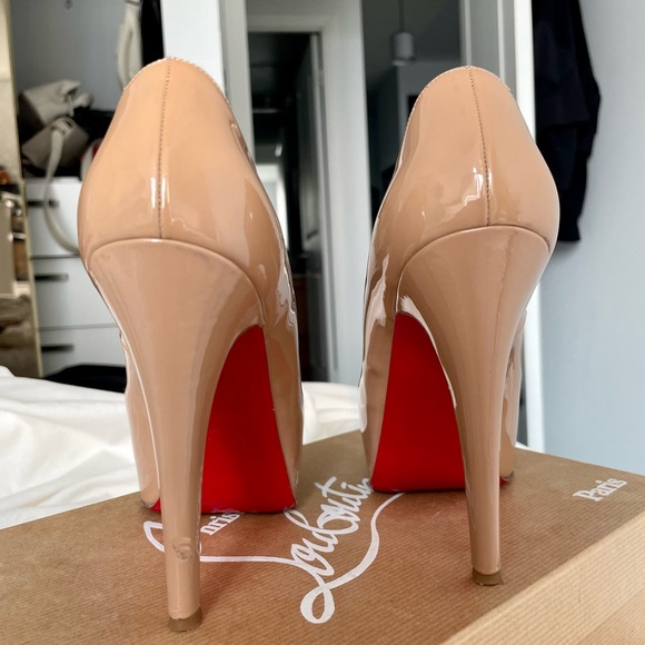 Christian Louboutin Lady Peep Nude Patent Leather - Picture 5 of 16